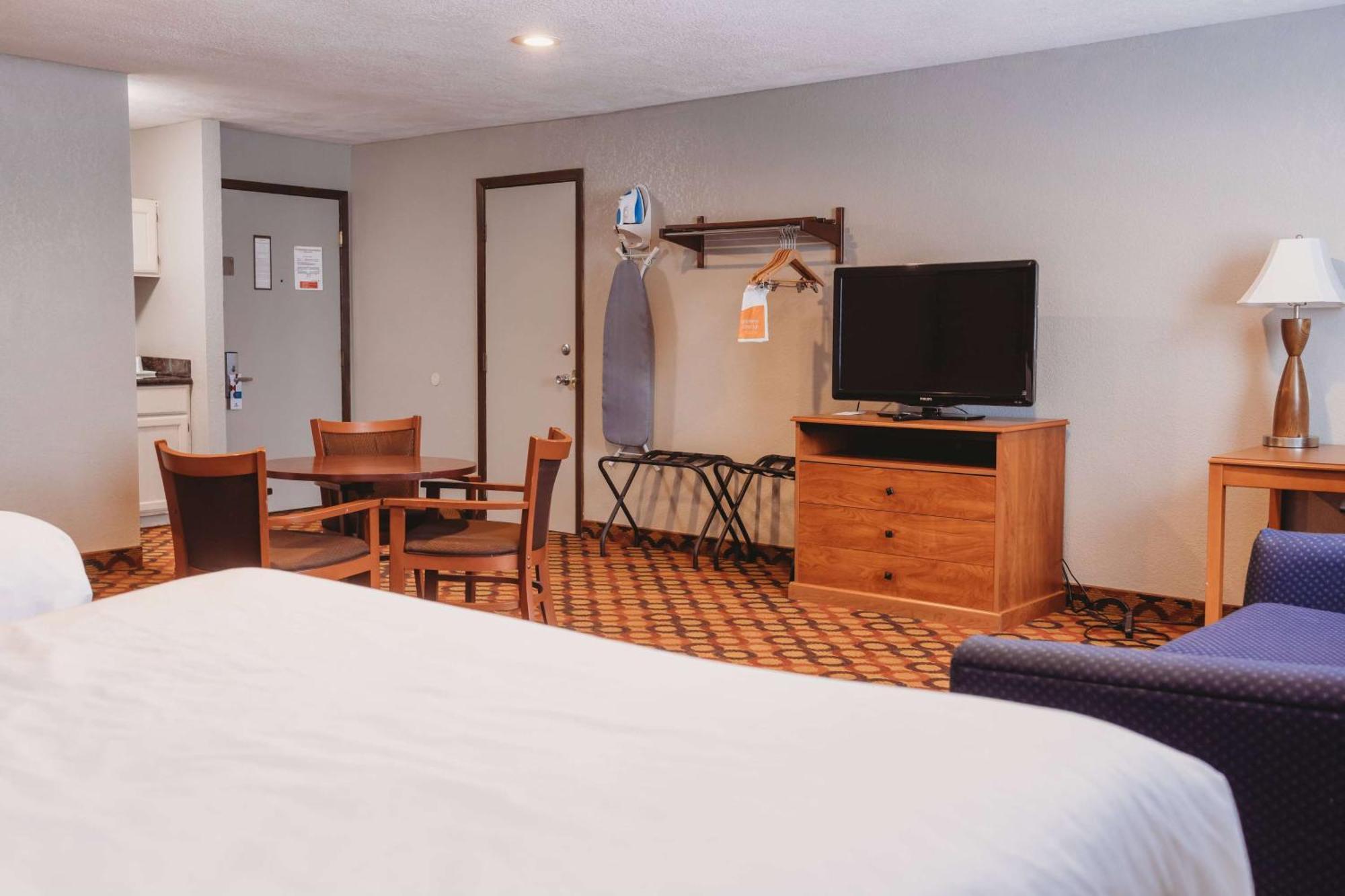 Hotel Americinn By Wyndham Downtown 3*