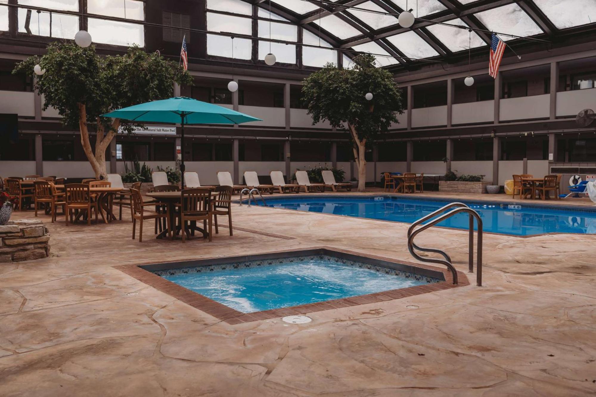 Hotel Americinn By Wyndham Downtown 3*